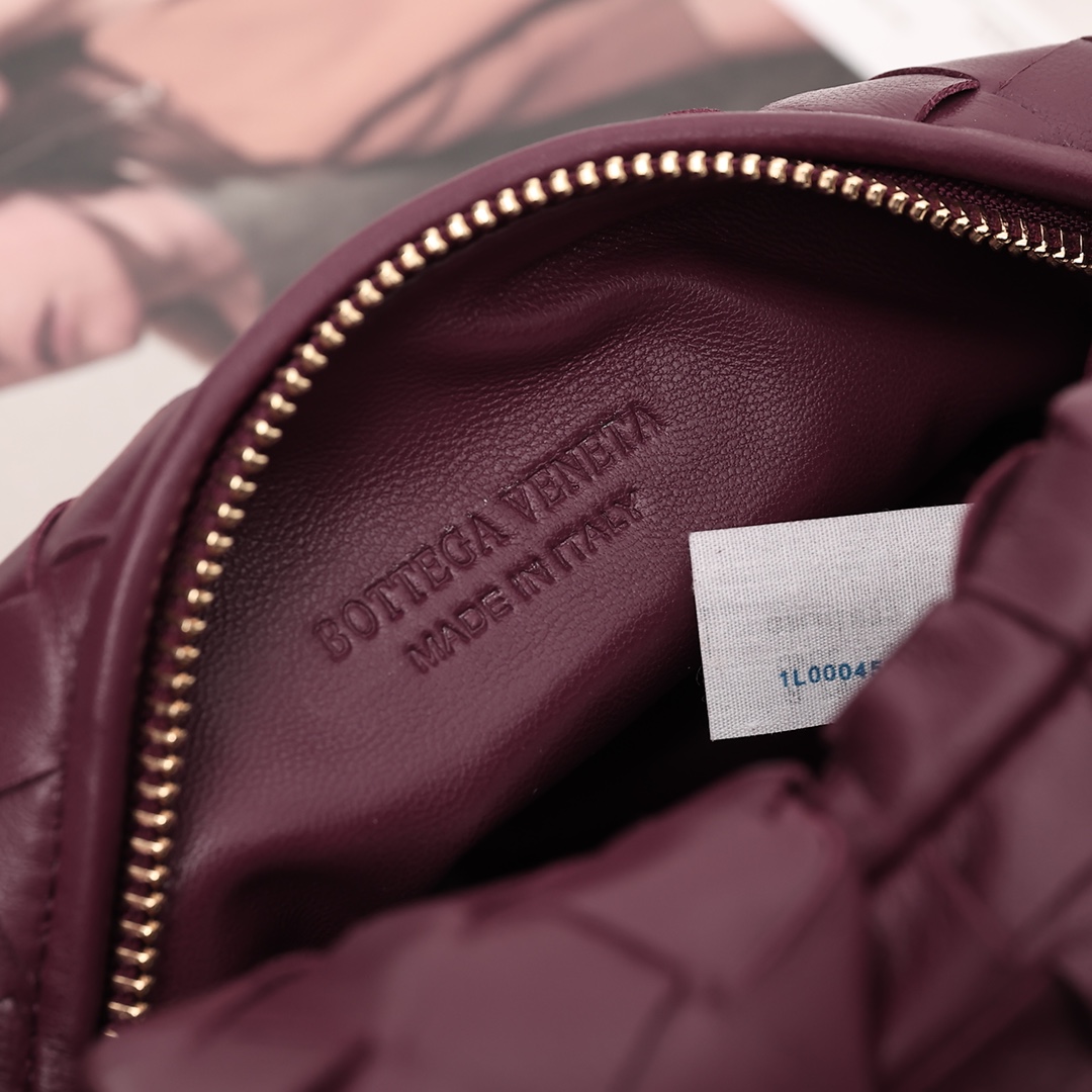 Bottega Veneta Teen Jodie - FashionPlug