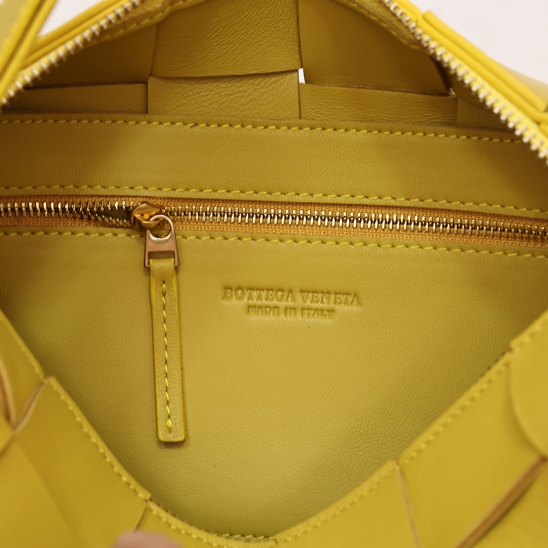Bottega Veneta Brick Cassette - FashionPlug