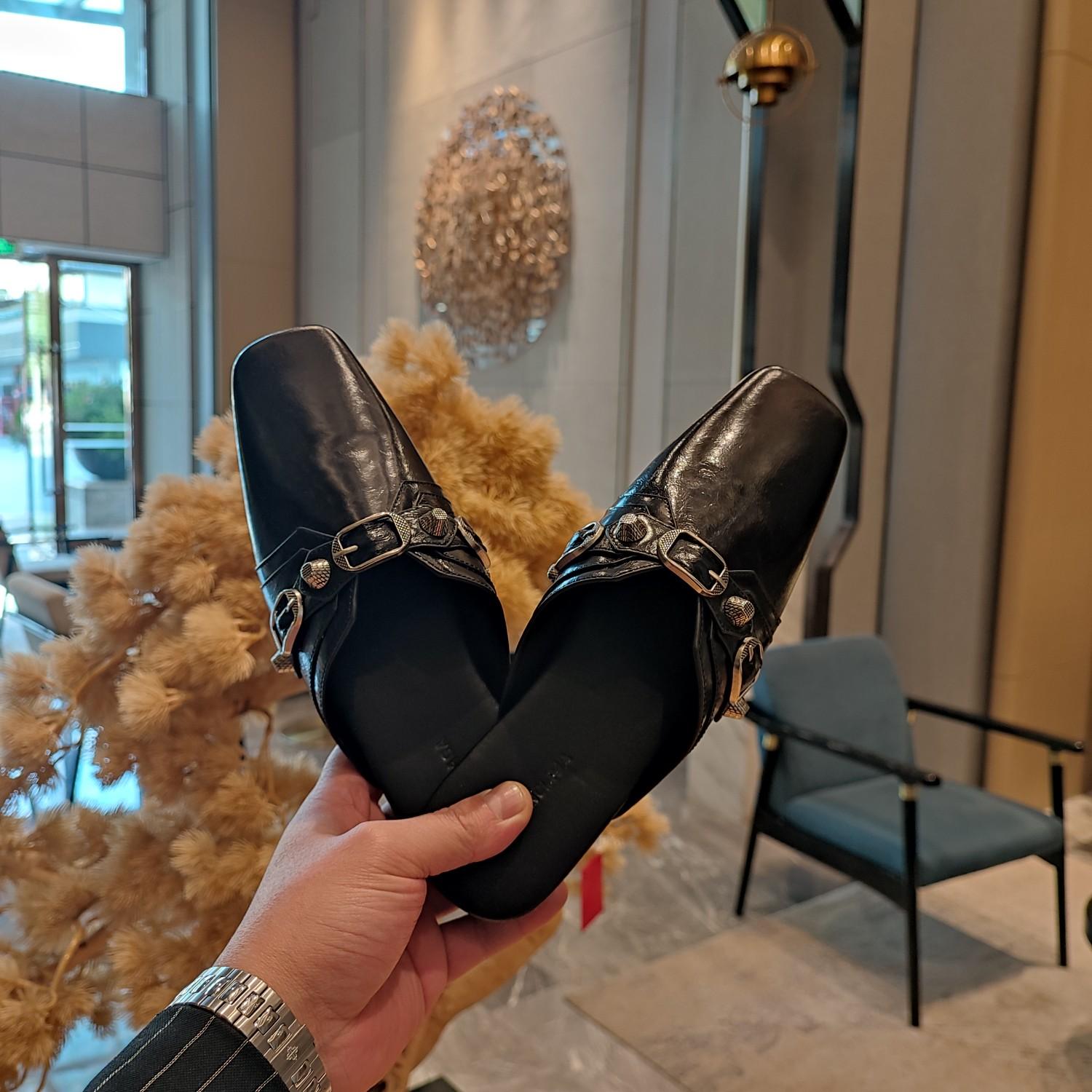 Balenciaga Women's Cosy Cagole Mule In Black - FashionPlug