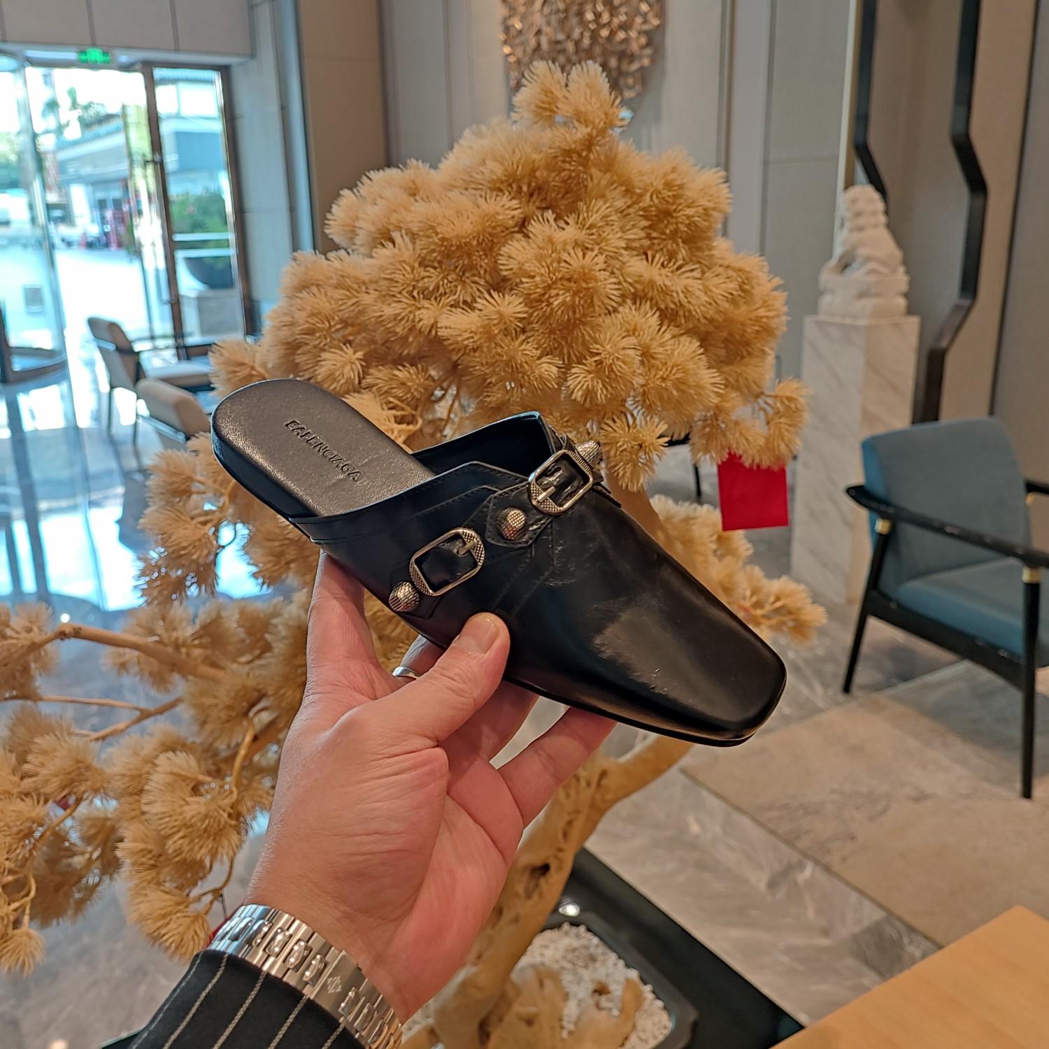 Balenciaga Women's Cosy Cagole Mule In Black - FashionPlug