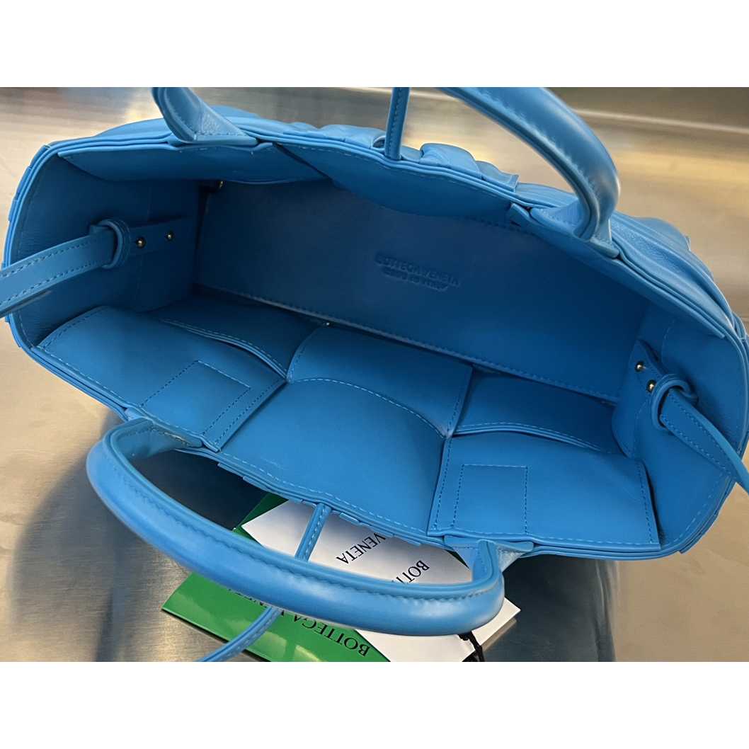 Bottega Veneta Mini Arco Tote Bag - FashionPlug