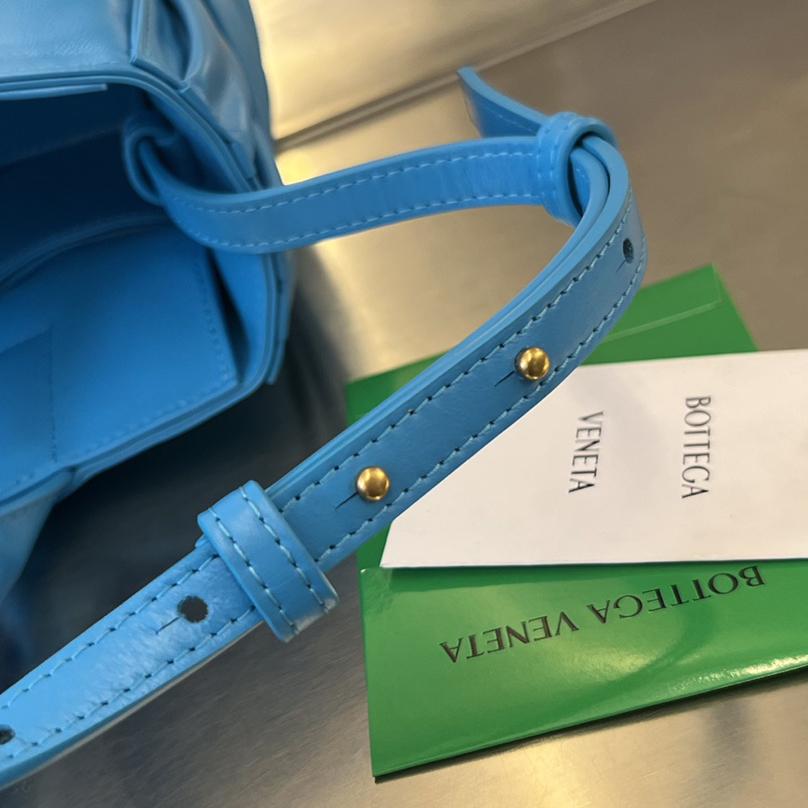 Bottega Veneta Mini Arco Tote Bag - FashionPlug