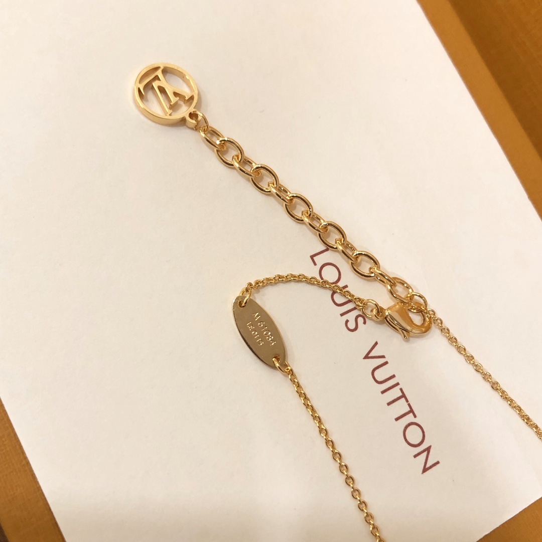 Louis Vuitton Essential V Necklace - FashionPlug