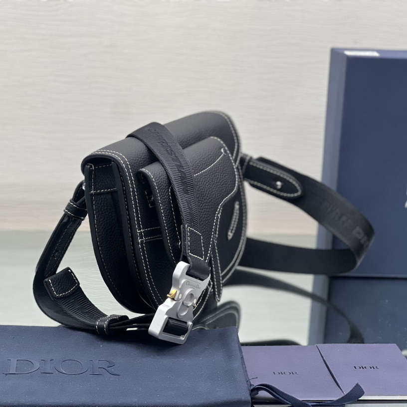 Dior Saddle Pouch - FashionPlug