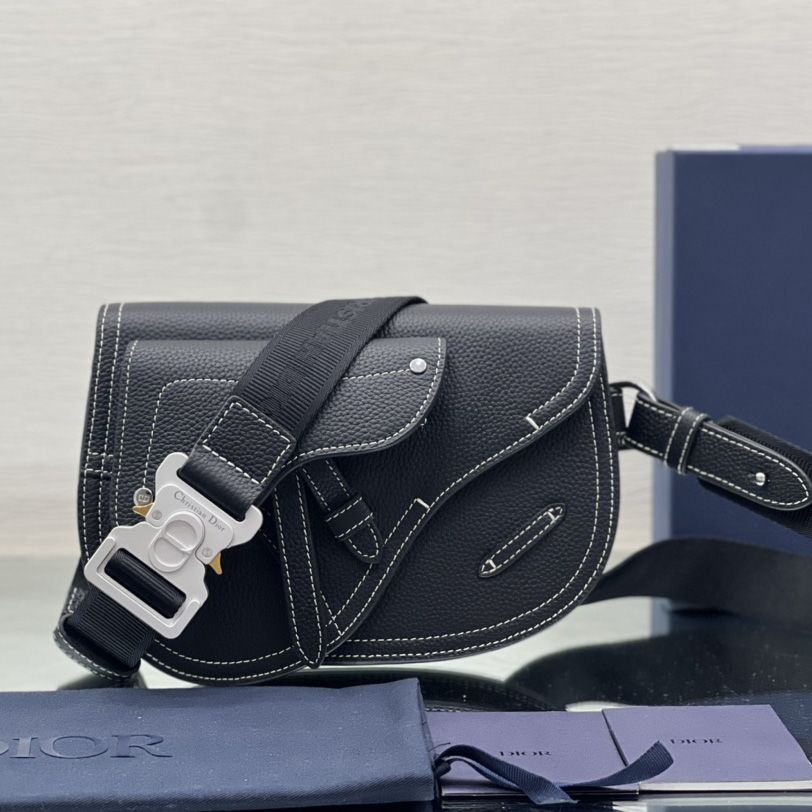 Dior Saddle Pouch - FashionPlug