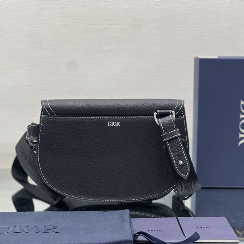 Dior Saddle Pouch - FashionPlug