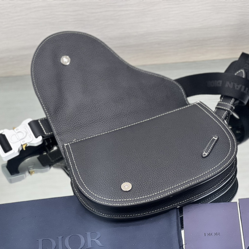 Dior Saddle Pouch - FashionPlug
