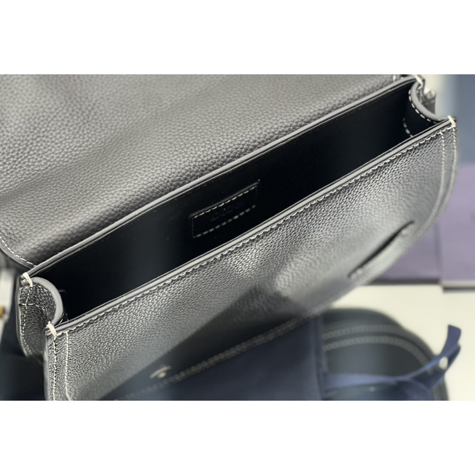 Dior Saddle Pouch - FashionPlug