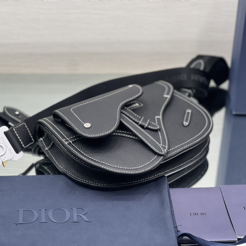 Dior Saddle Pouch - FashionPlug