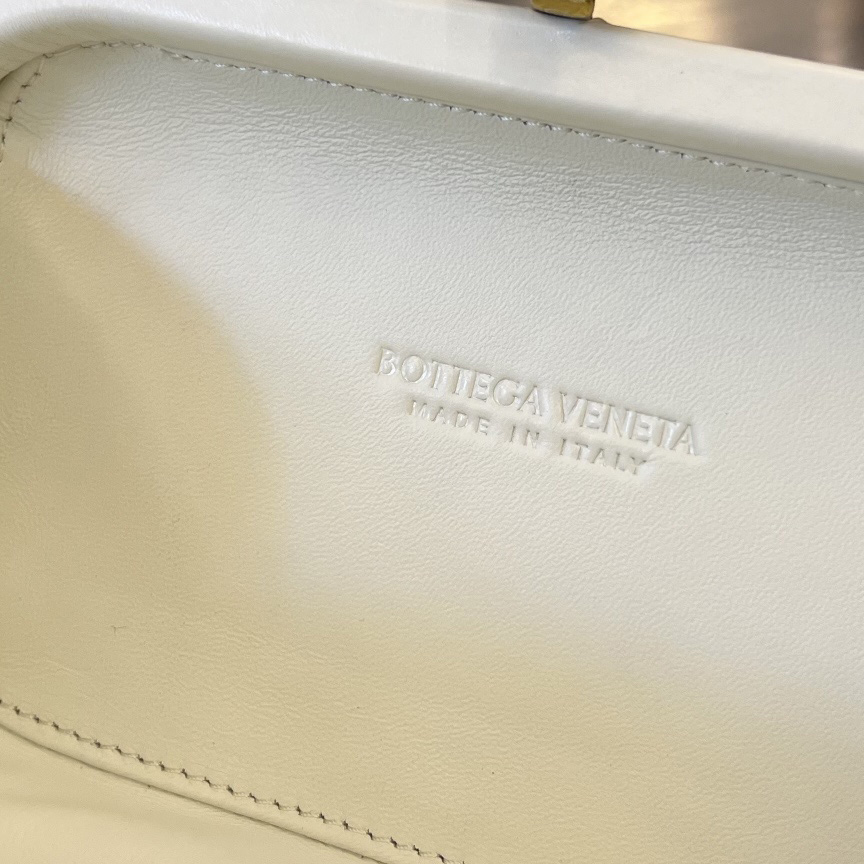 Bottega Veneta Knot - FashionPlug
