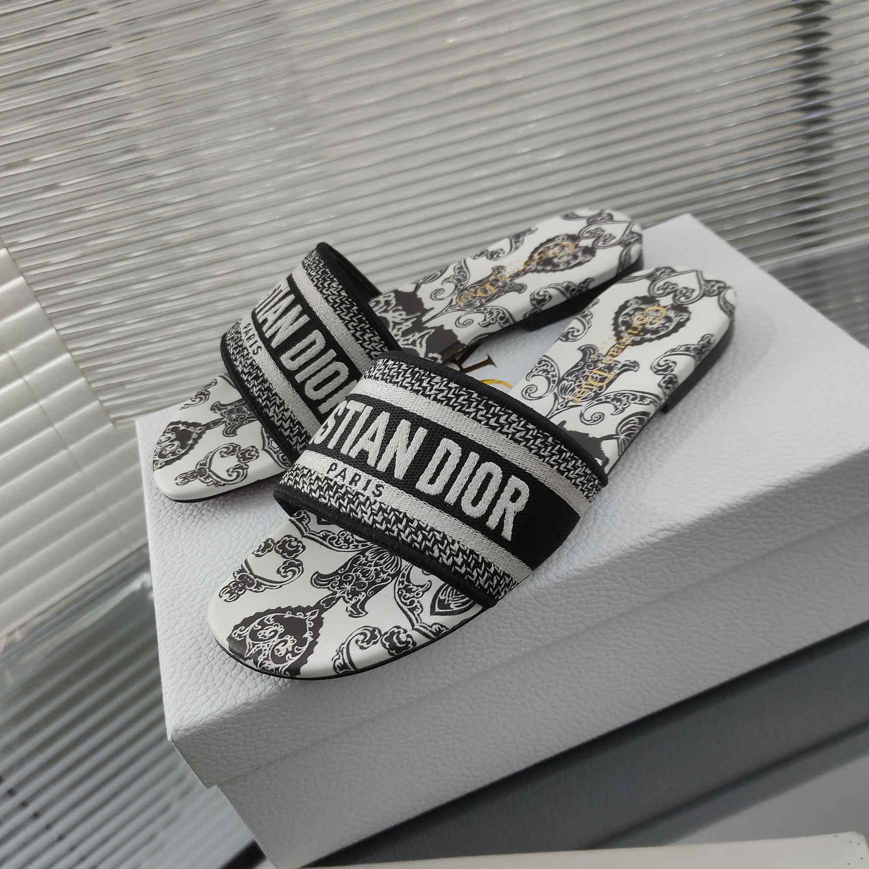 Dior Dway Slide  - FashionPlug