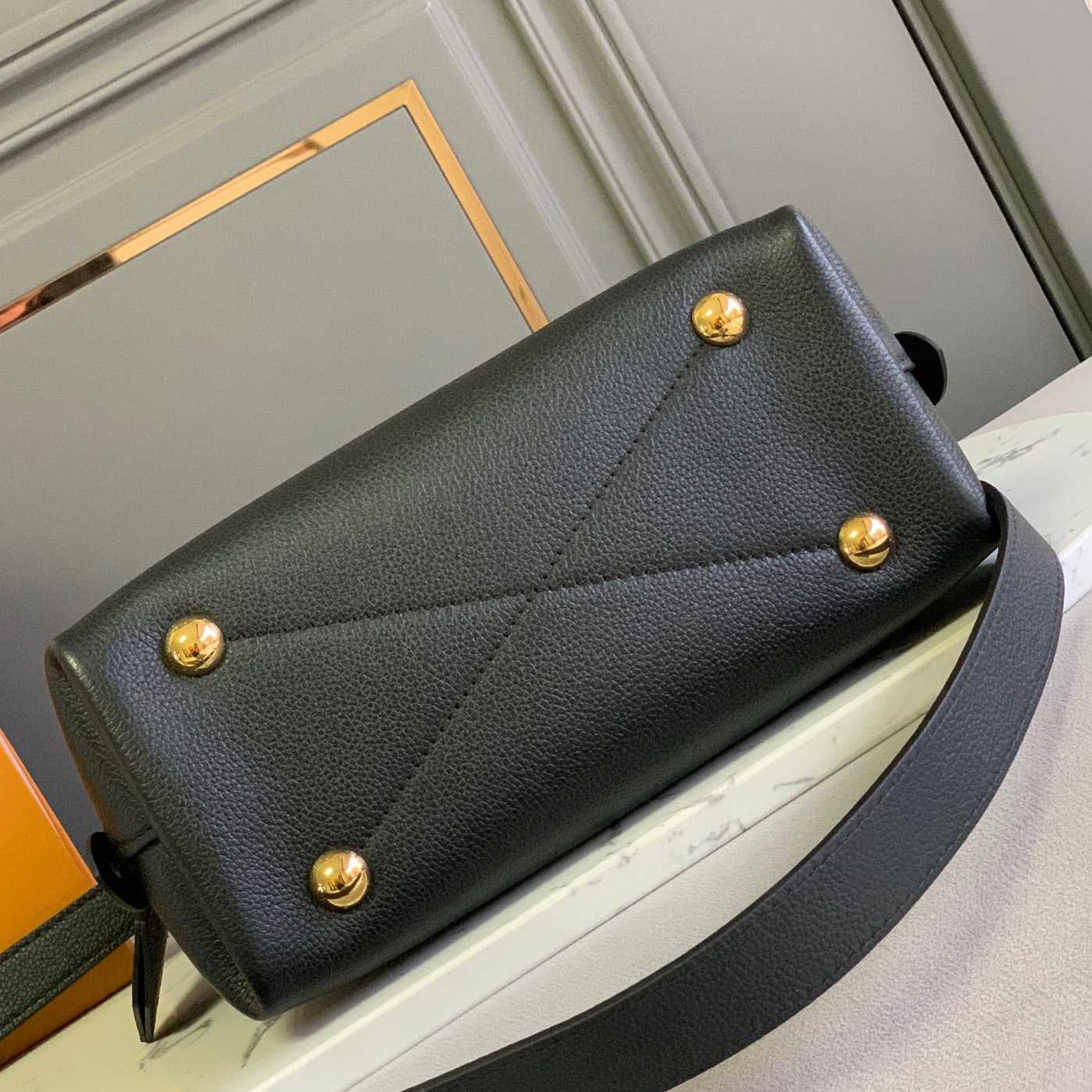 Louis Vuitton Alma BB Bag(25x18x12CM)     M44829  - FashionPlug