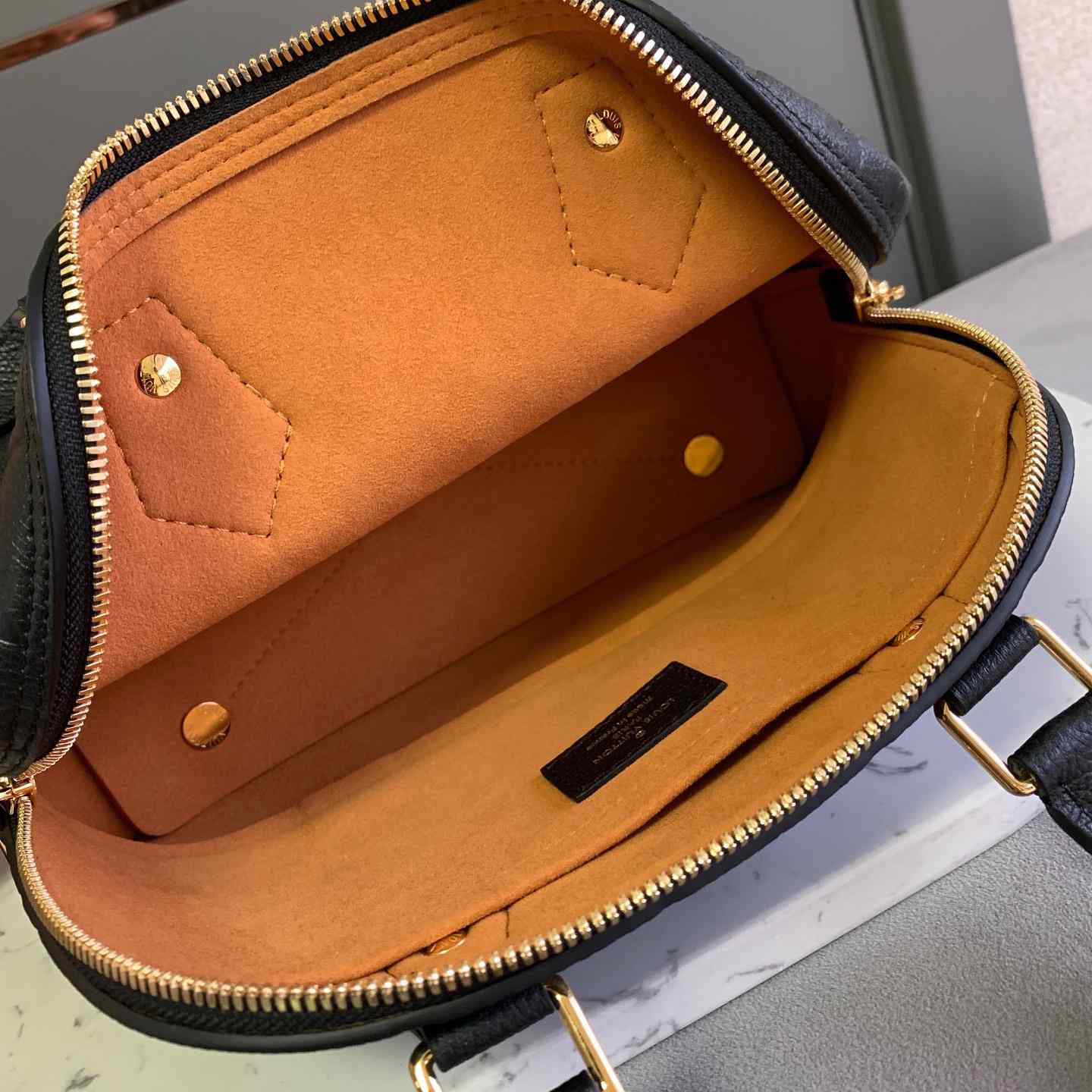 Louis Vuitton Alma BB Bag(25x18x12CM)     M44829  - FashionPlug