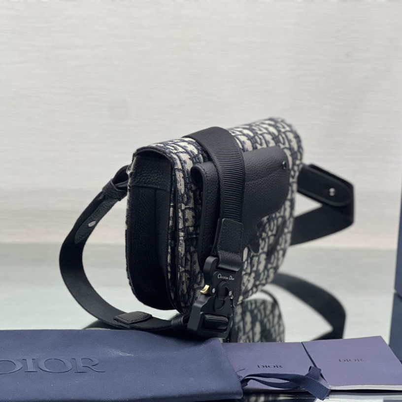 Dior Saddle Pouch - FashionPlug