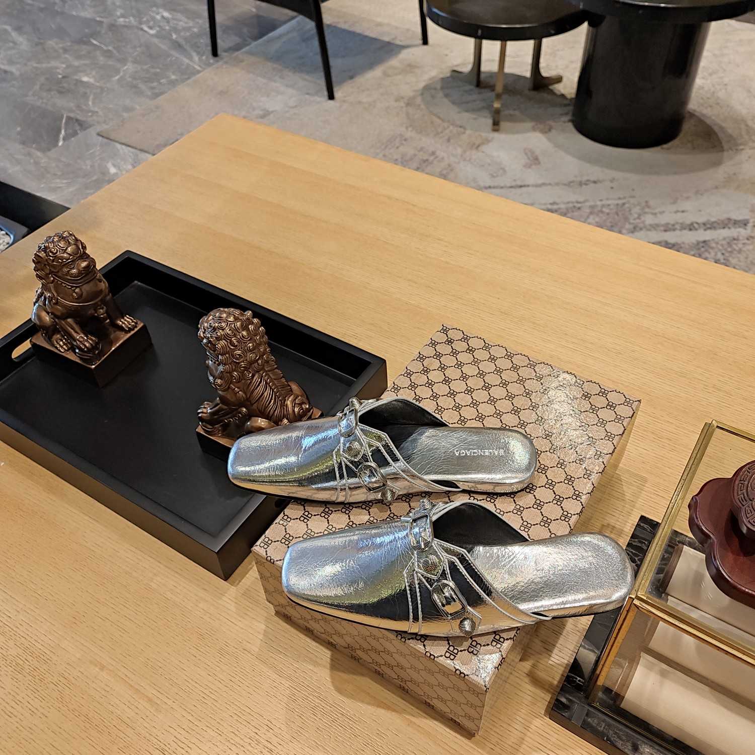 Balenciaga Women's Cosy Cagole Mule  - FashionPlug