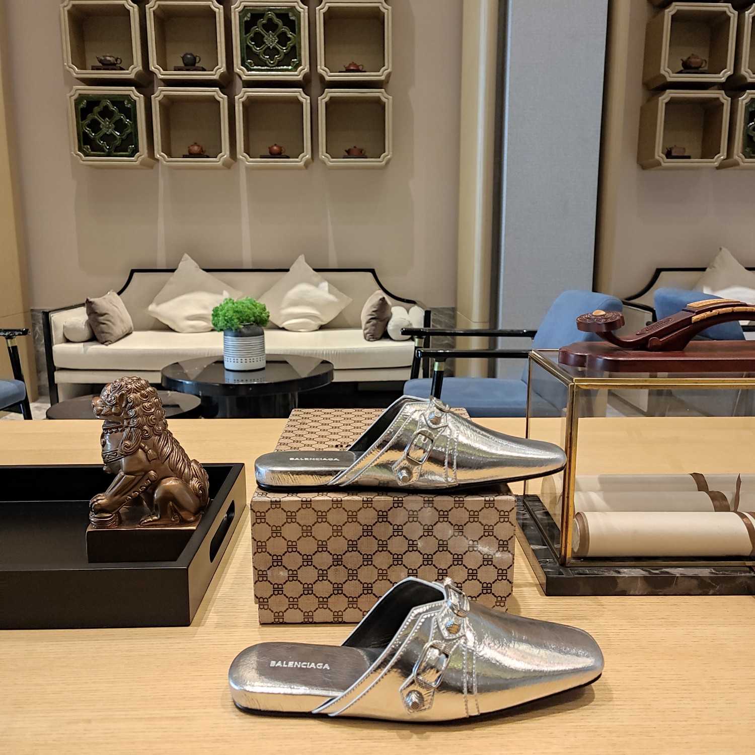 Balenciaga Women's Cosy Cagole Mule  - FashionPlug