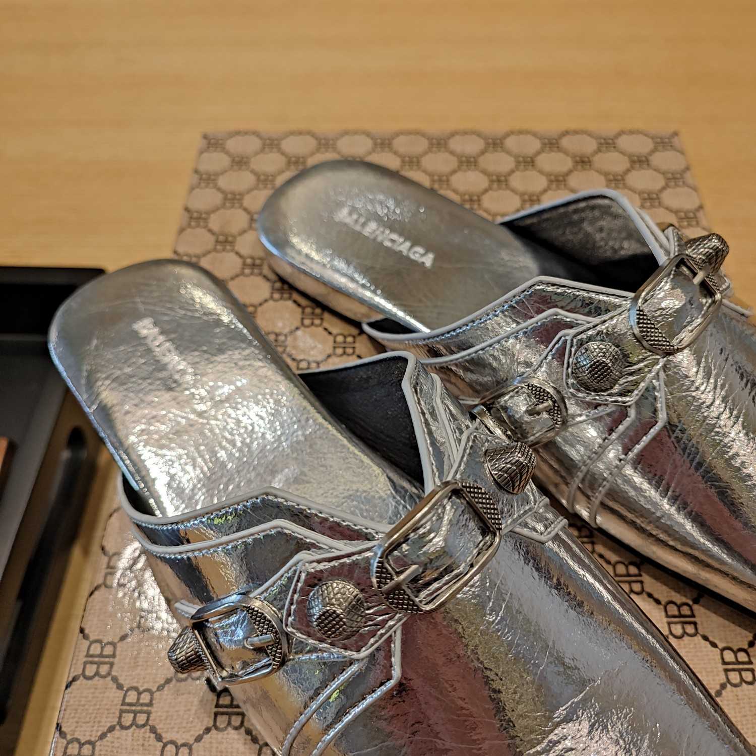Balenciaga Women's Cosy Cagole Mule  - FashionPlug