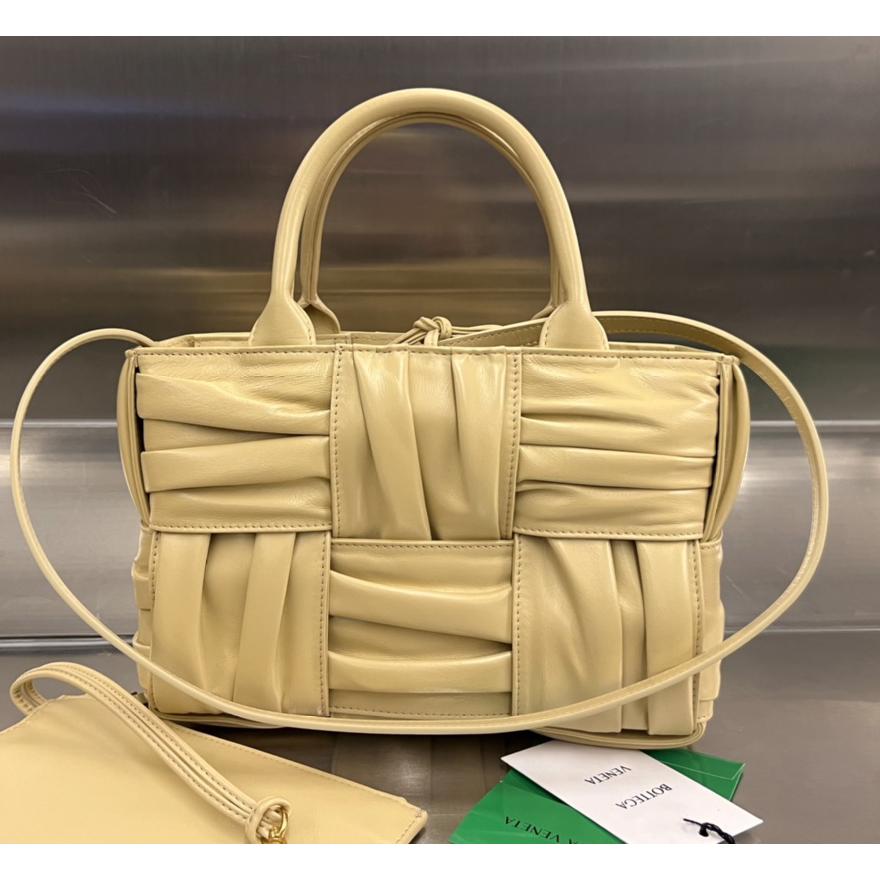 Bottega Veneta Mini Arco Tote Bag - FashionPlug
