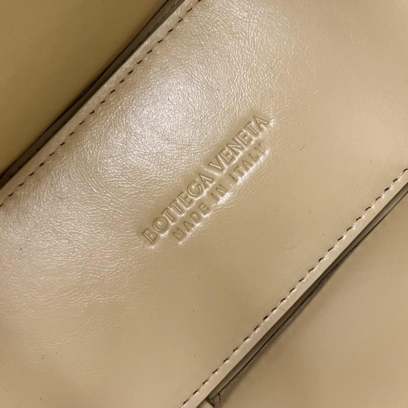 Bottega Veneta Mini Arco Tote Bag - FashionPlug