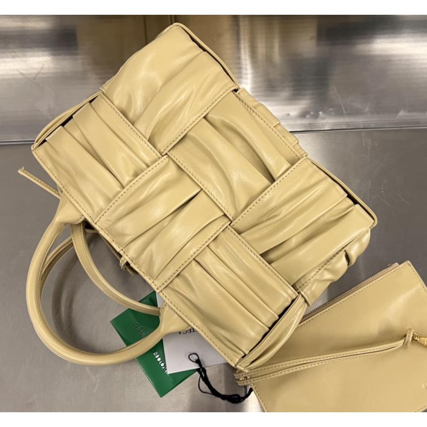 Bottega Veneta Mini Arco Tote Bag - FashionPlug