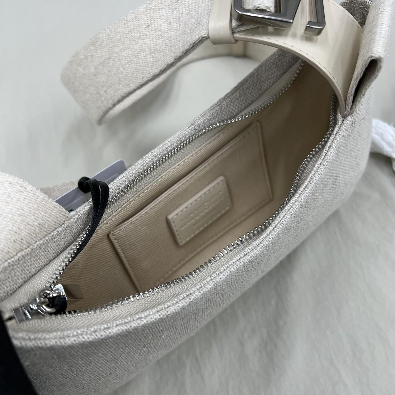Jacquemus Le Bisou Gros Grain Buckled Shoulder Bag - FashionPlug
