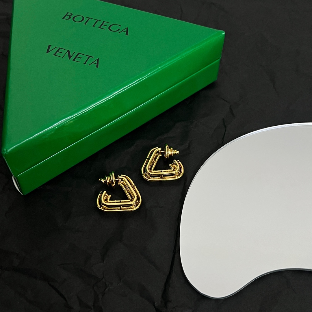 Bottega Veneta Outline - FashionPlug