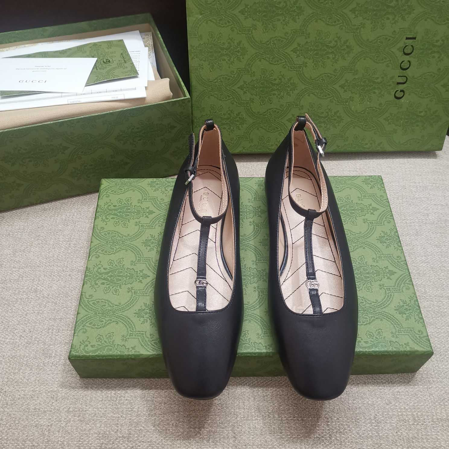 Gucci Women's Ballet Flat With Double G - FashionPlug