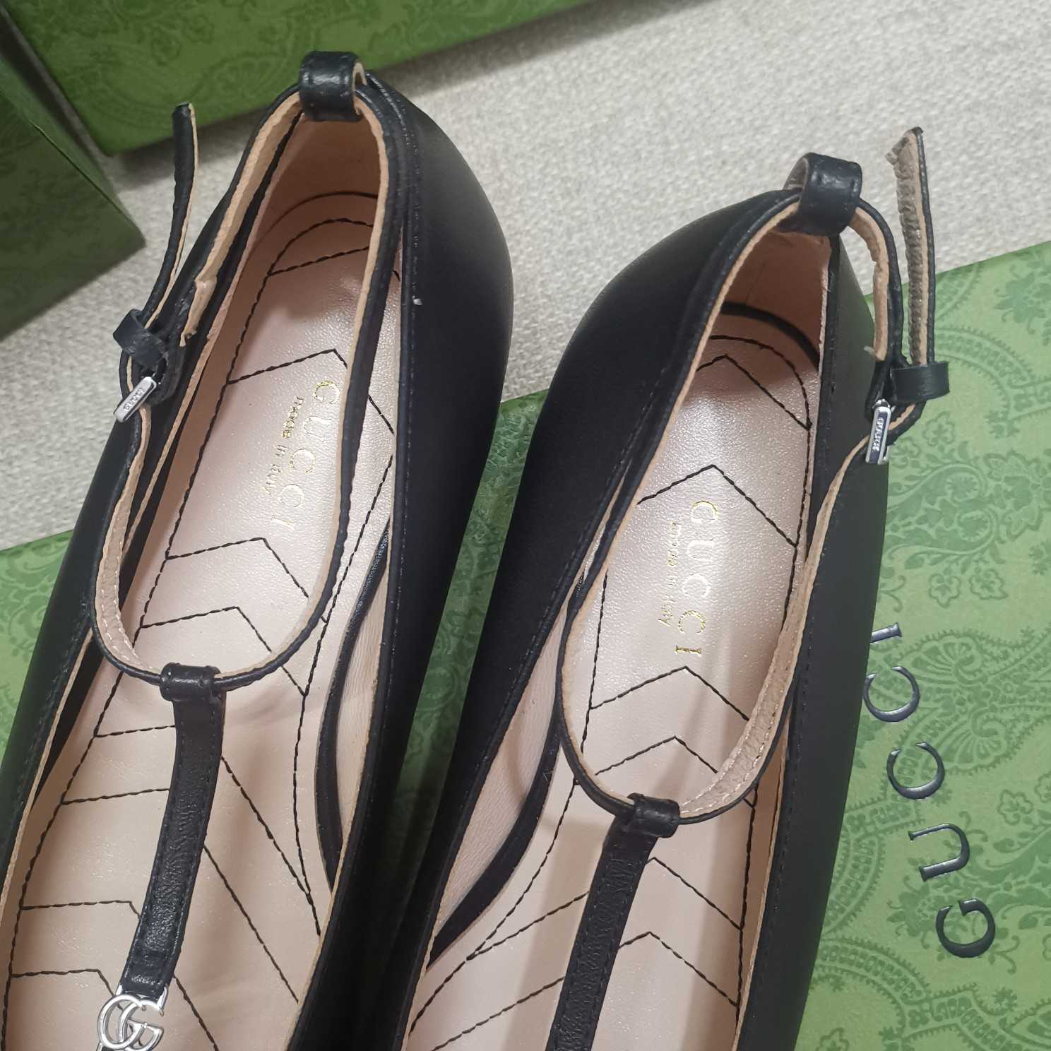 Gucci Women's Ballet Flat With Double G - FashionPlug