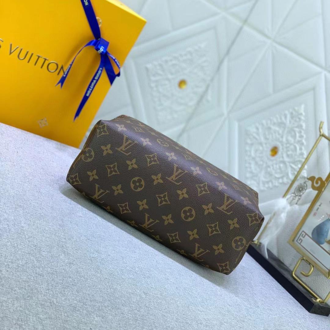 Louis Vuitton Cosmetic Pouch (27-18-9CM)      - FashionPlug