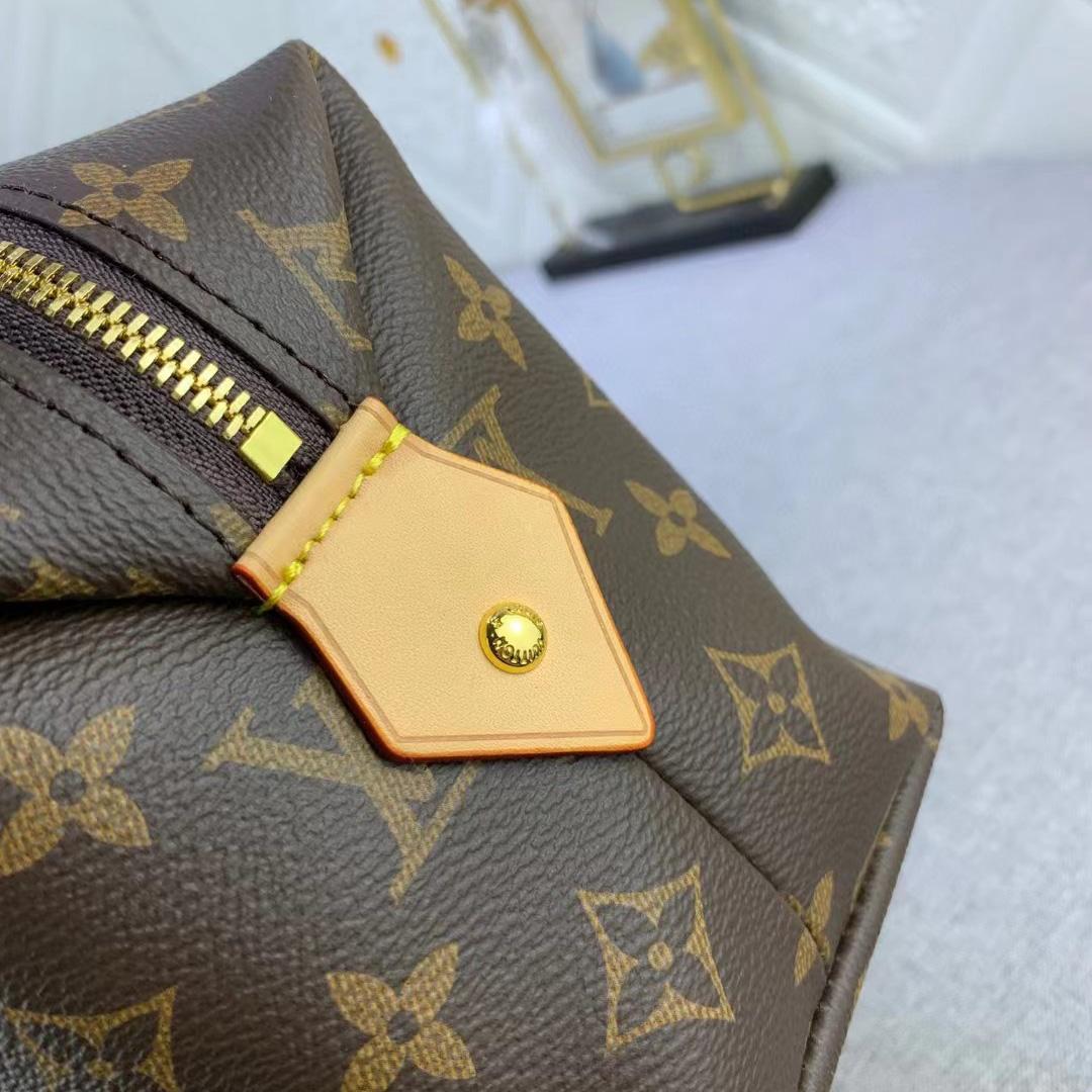 Louis Vuitton Cosmetic Pouch (27-18-9CM)      - FashionPlug