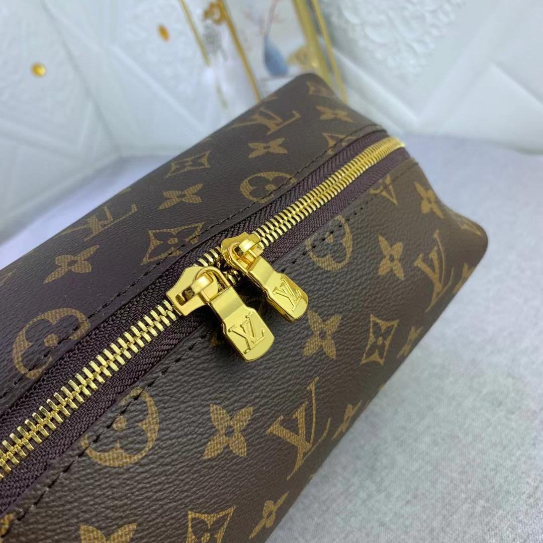 Louis Vuitton Cosmetic Pouch (27-18-9CM)      - FashionPlug