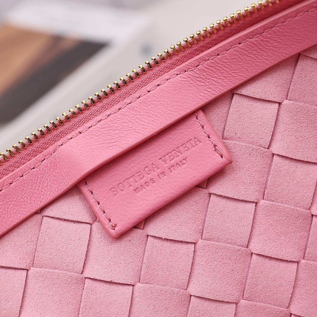 Bottega Veneta Medium Turn Pouch - FashionPlug