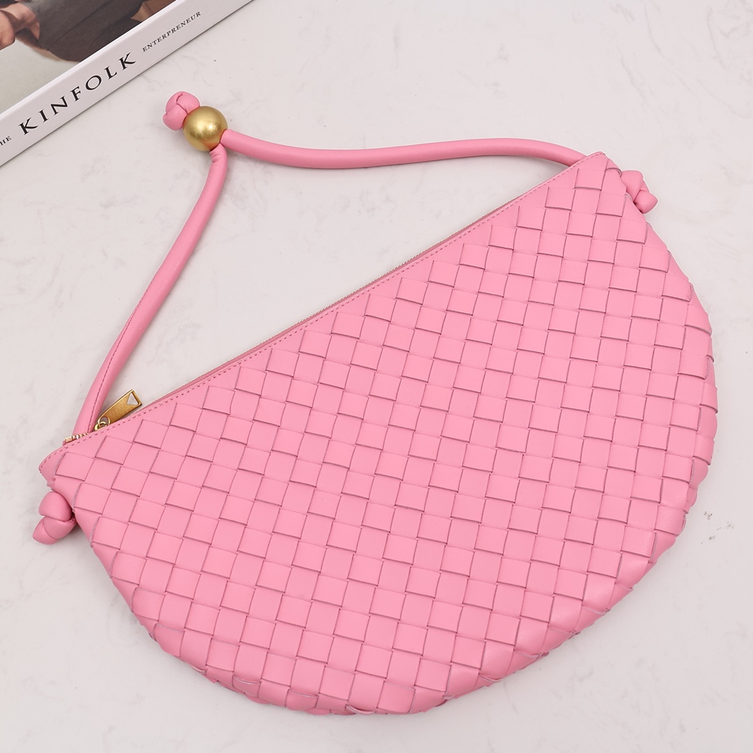 Bottega Veneta Medium Turn Pouch - FashionPlug