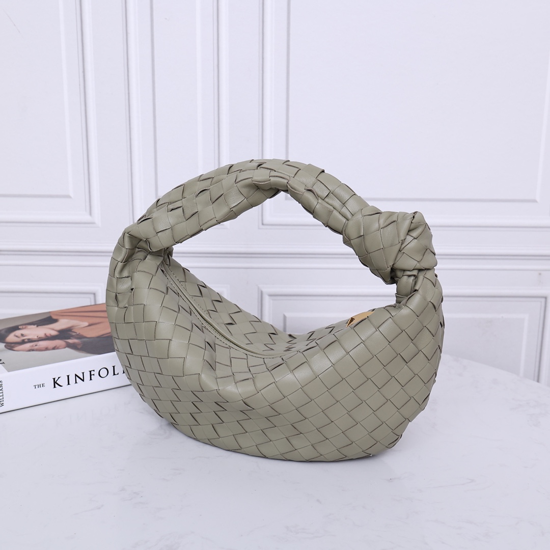 Bottega Veneta Teen Jodie - FashionPlug