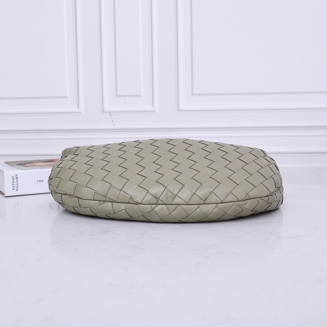 Bottega Veneta Teen Jodie - FashionPlug
