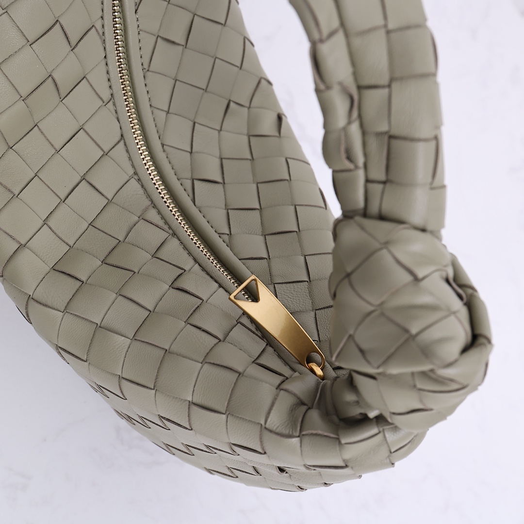 Bottega Veneta Teen Jodie - FashionPlug