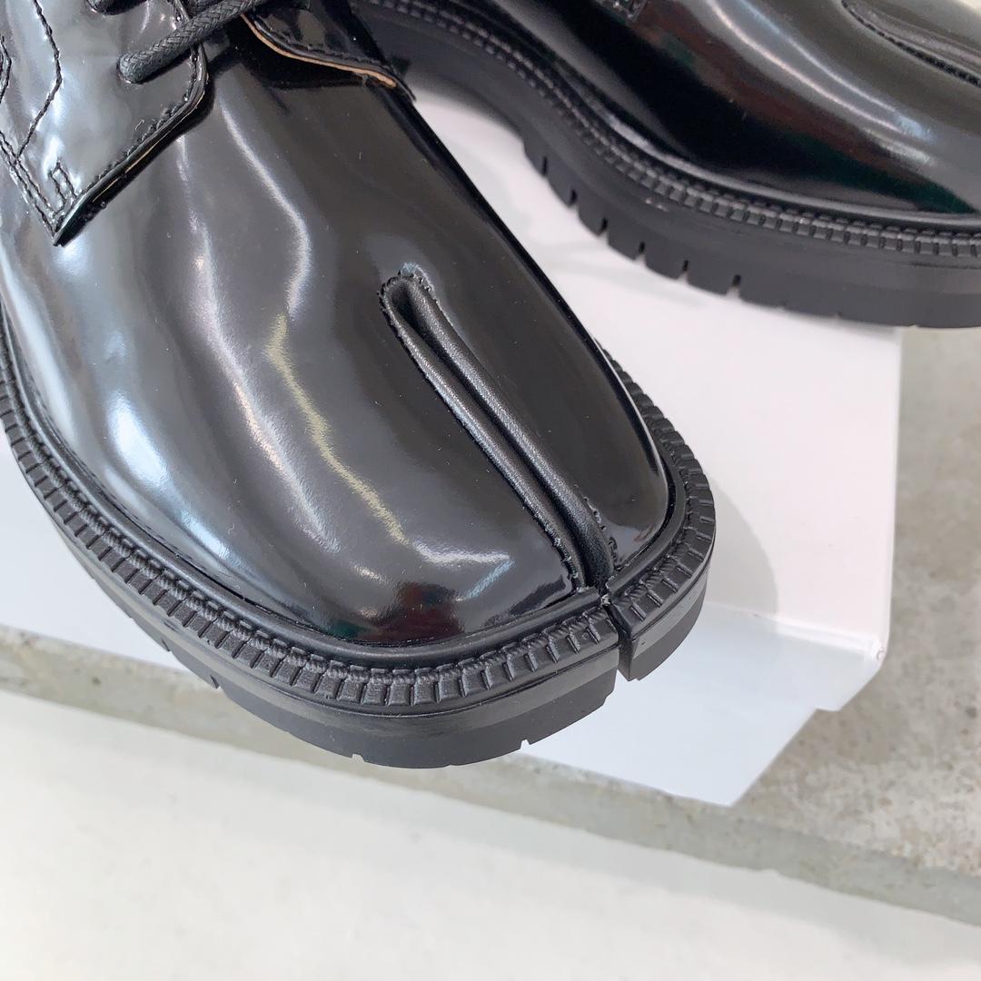 Maison Margiela Tabi Lace-Ups Loafers - FashionPlug