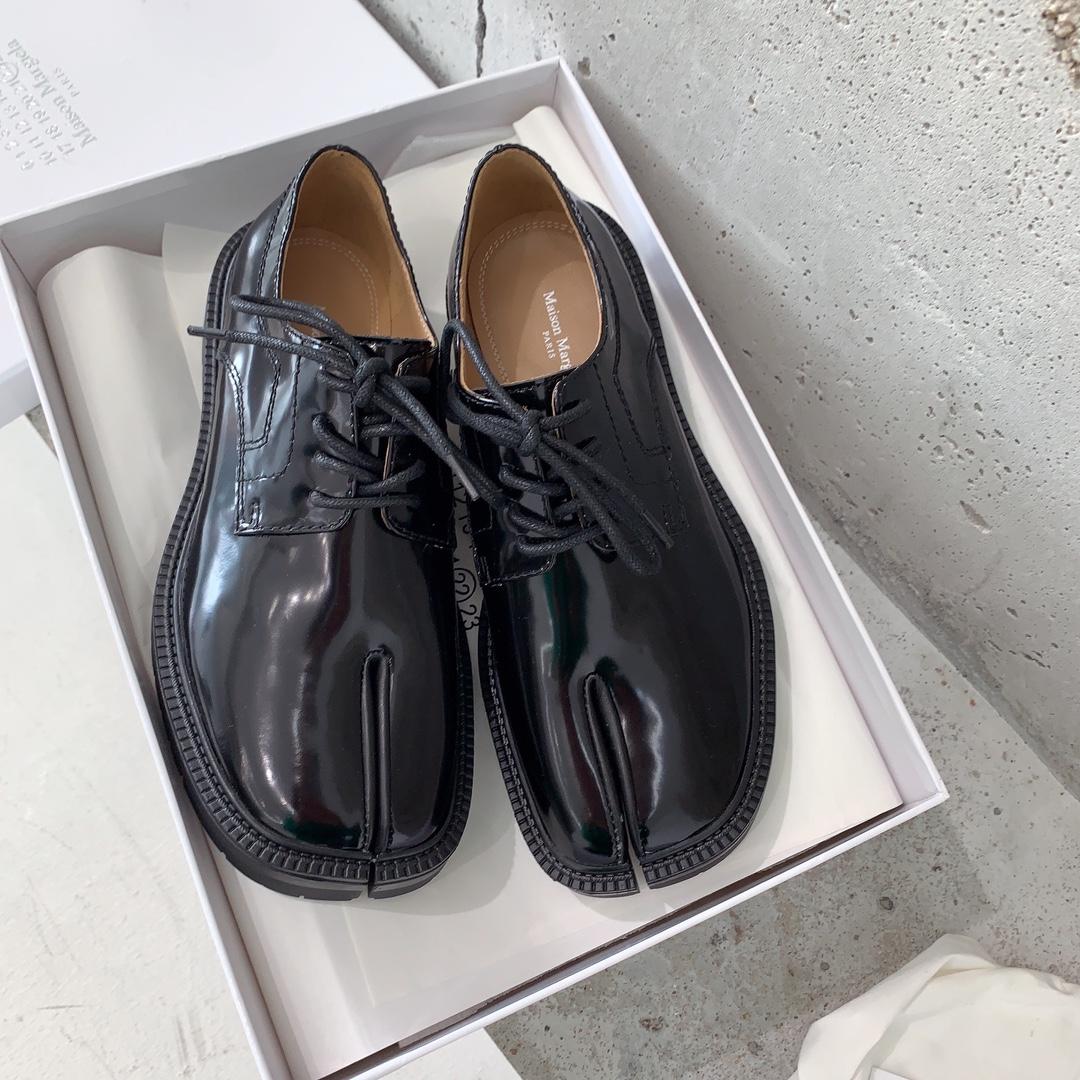 Maison Margiela Tabi Lace-Ups Loafers - FashionPlug