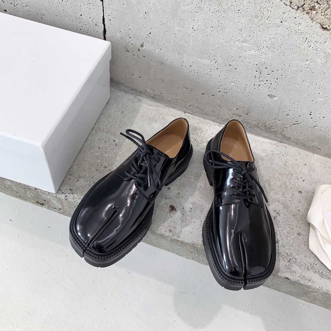 Maison Margiela Tabi Lace-Ups Loafers - FashionPlug
