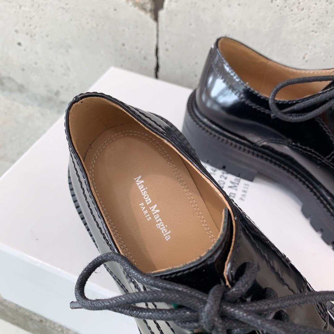 Maison Margiela Tabi Lace-Ups Loafers - FashionPlug