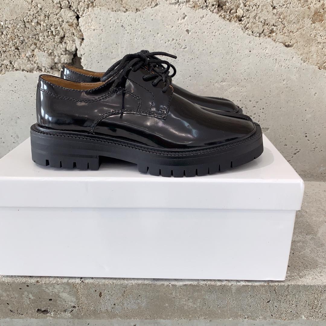 Maison Margiela Tabi Lace-Ups Loafers - FashionPlug
