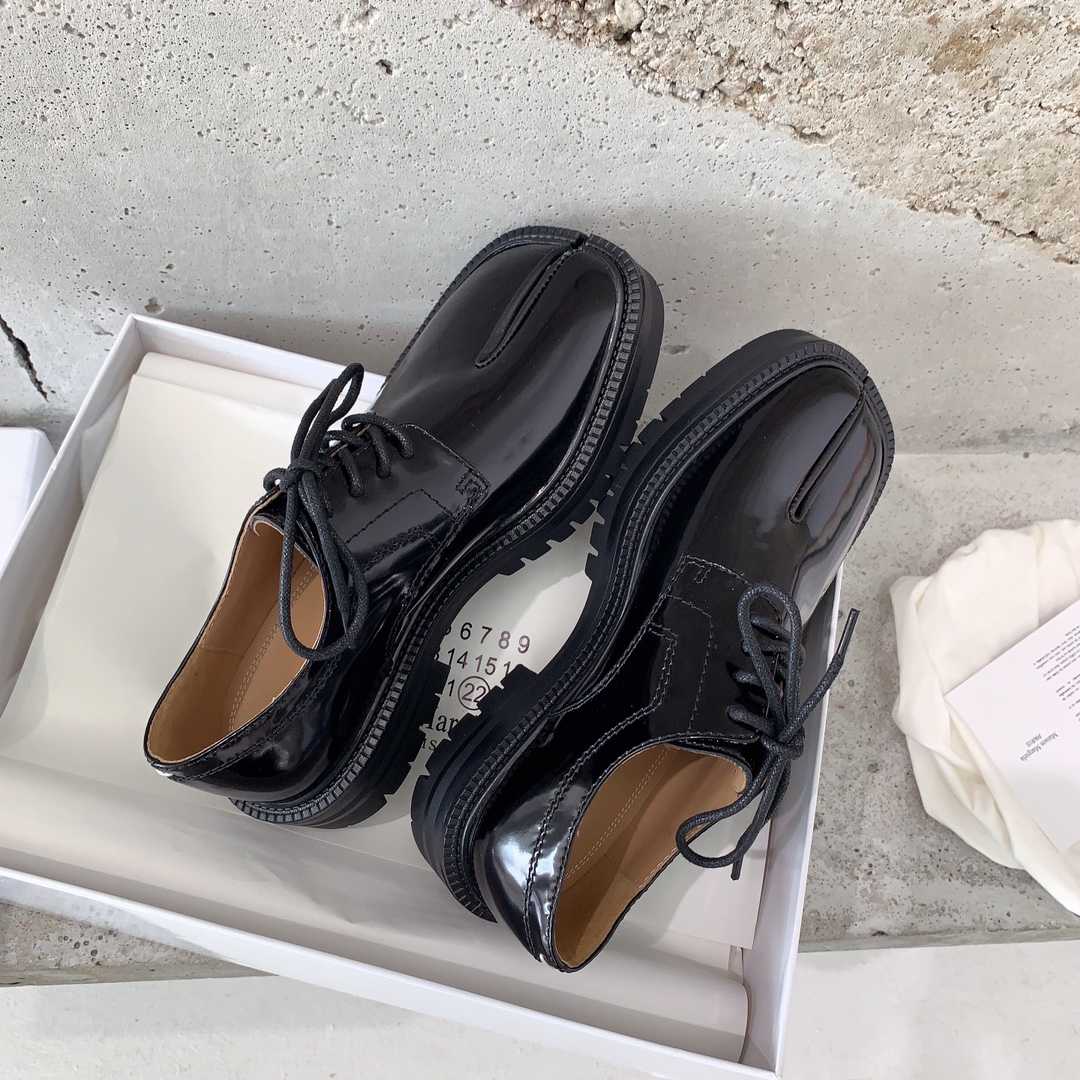 Maison Margiela Tabi Lace-Ups Loafers - FashionPlug