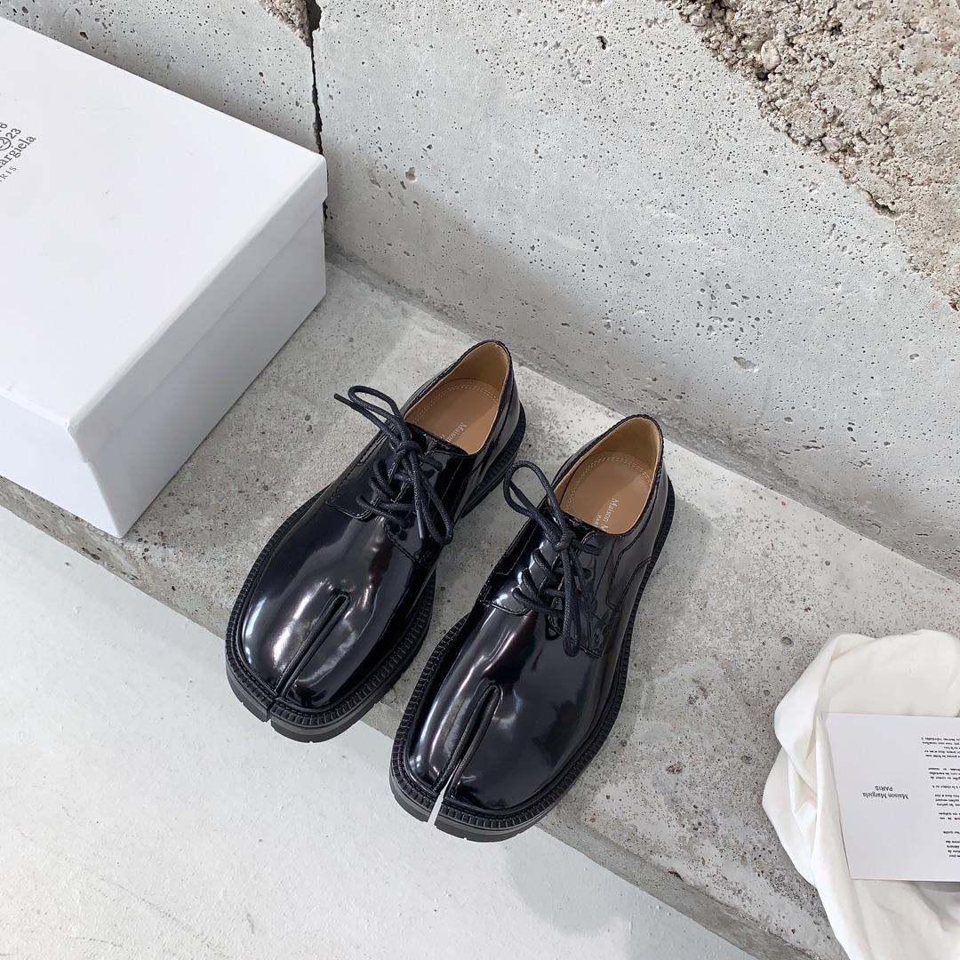 Maison Margiela Tabi Lace-Ups Loafers - FashionPlug