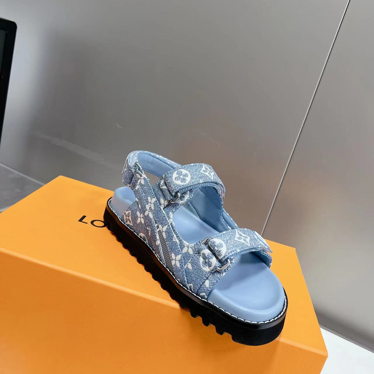 Louis Vuitton Paseo Flat Comfort Sandal    1AB0T8 - FashionPlug