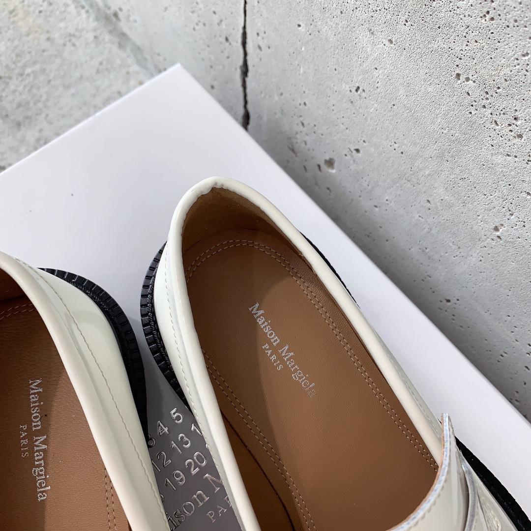 Maison Margiela Tabi Loafers - FashionPlug