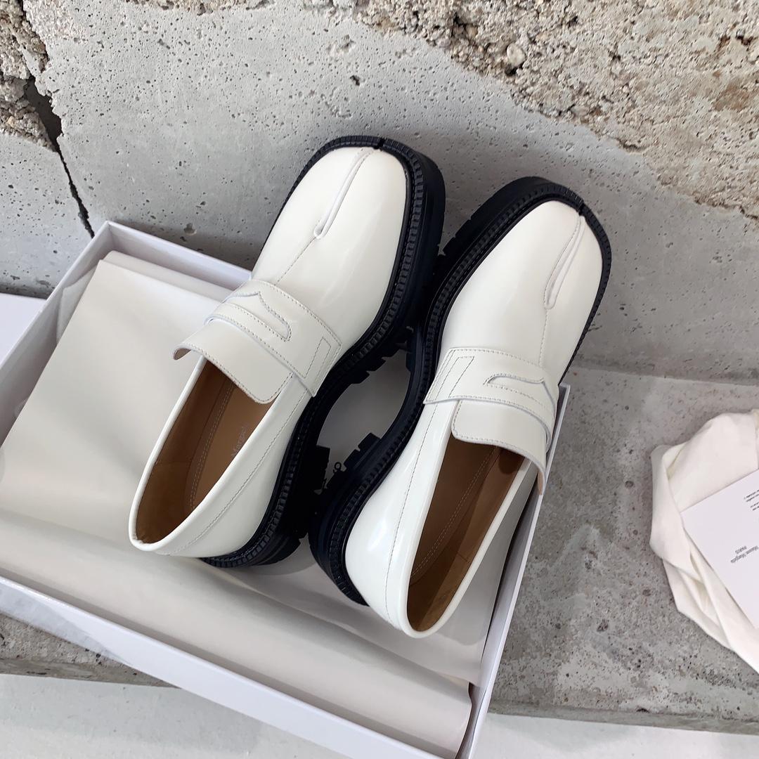 Maison Margiela Tabi Loafers - FashionPlug