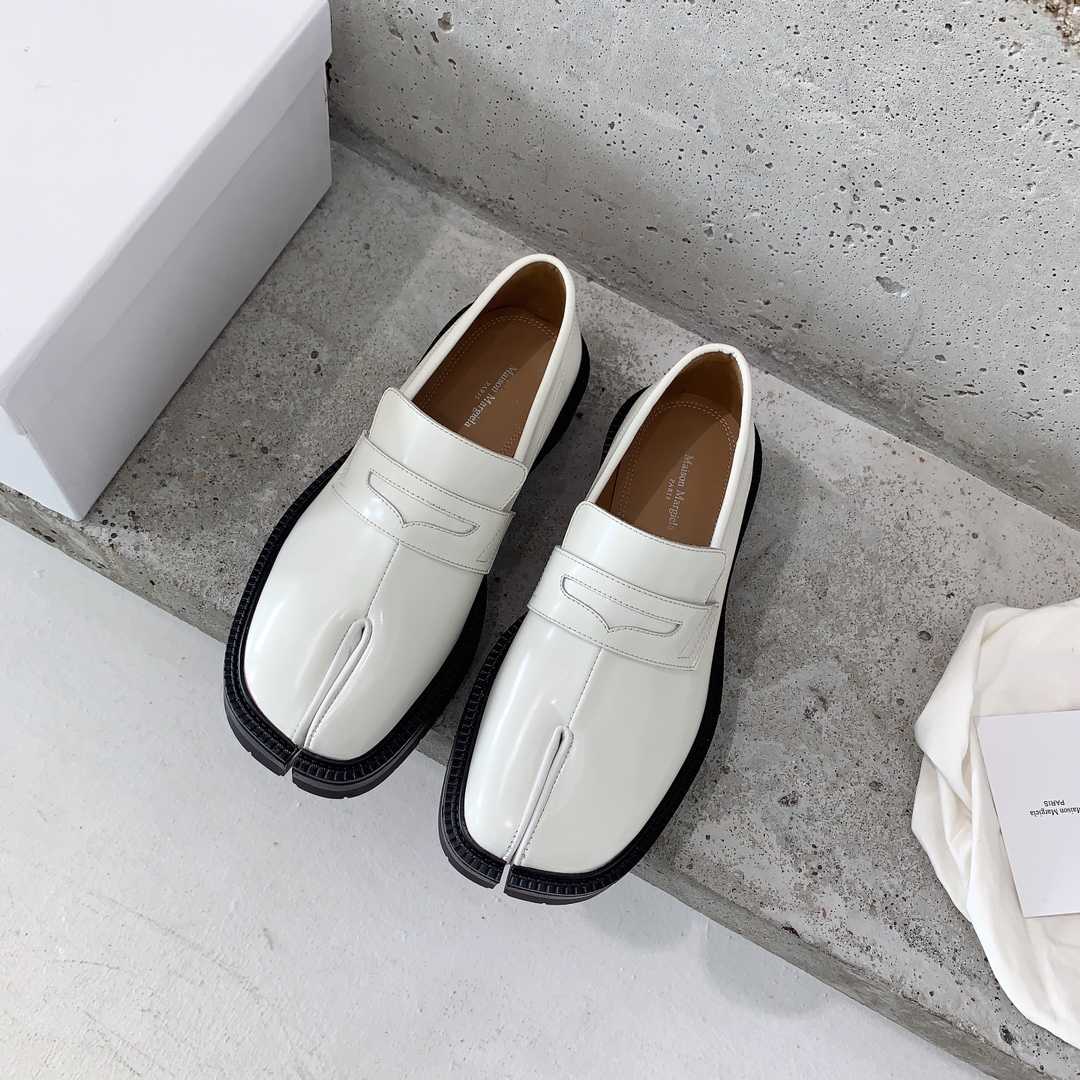 Maison Margiela Tabi Loafers - FashionPlug
