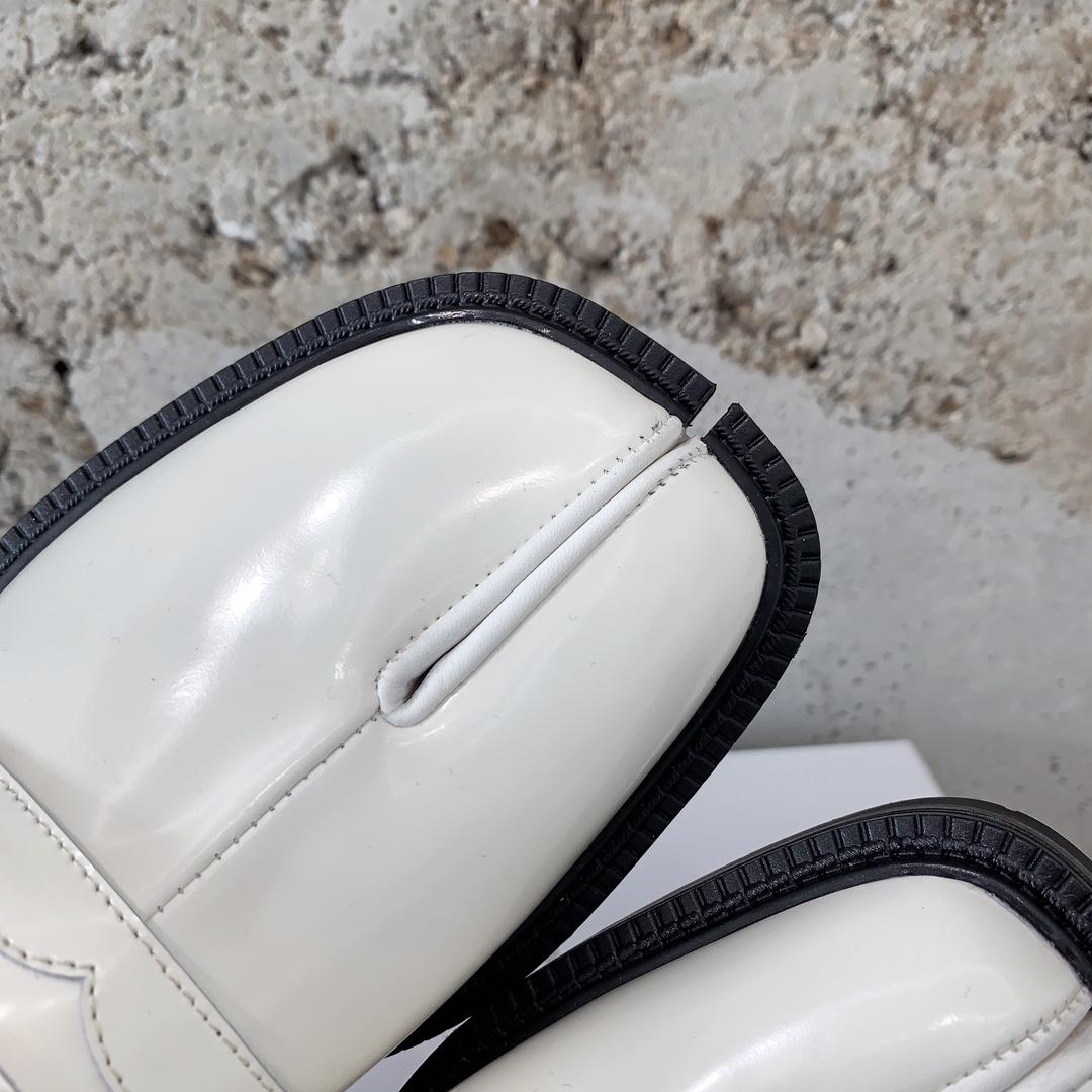 Maison Margiela Tabi Loafers - FashionPlug