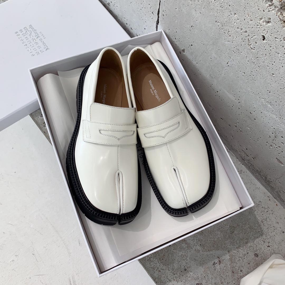 Maison Margiela Tabi Loafers - FashionPlug