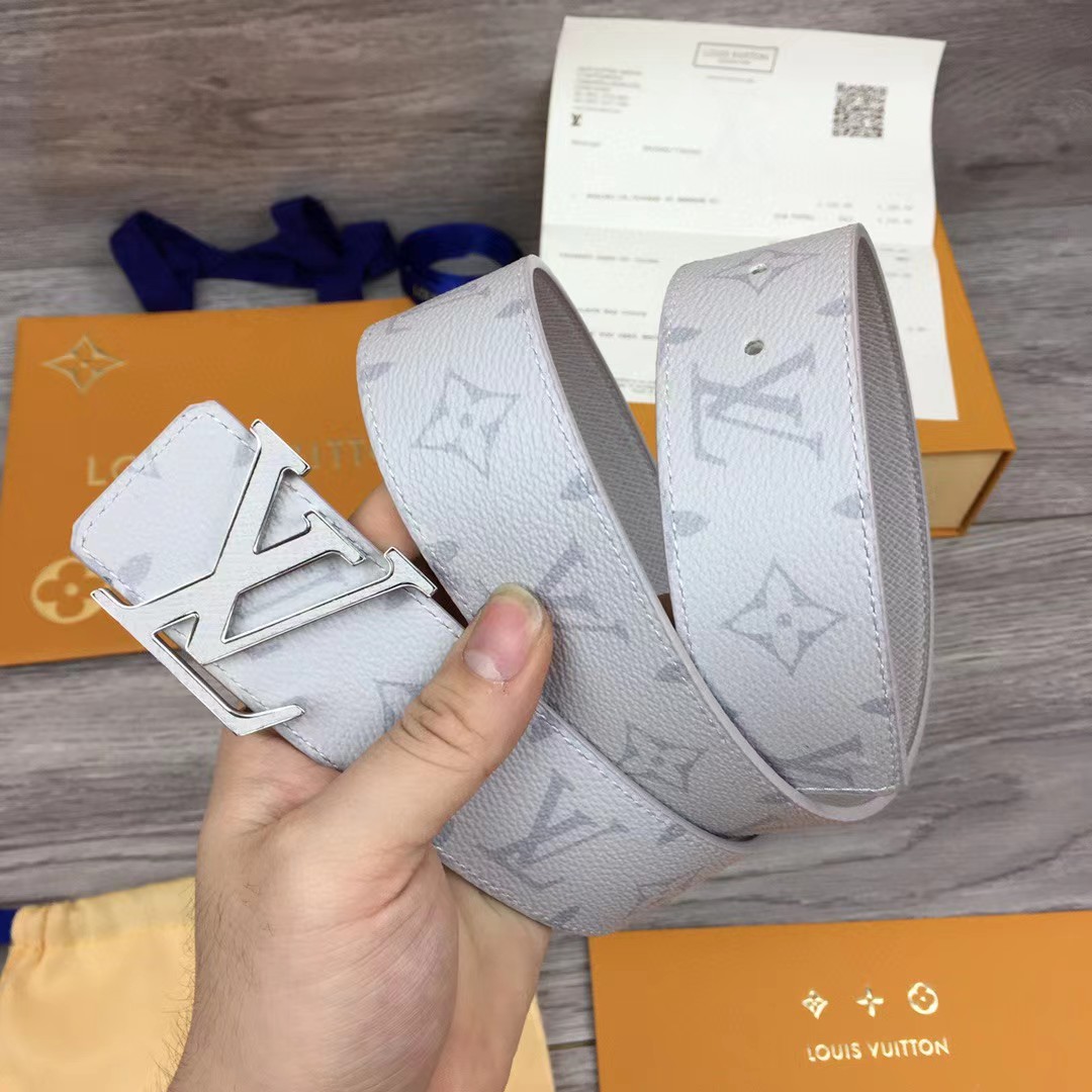 Louis Vuitton LV Initiales 40MM Reversible Belt     M0158V - FashionPlug